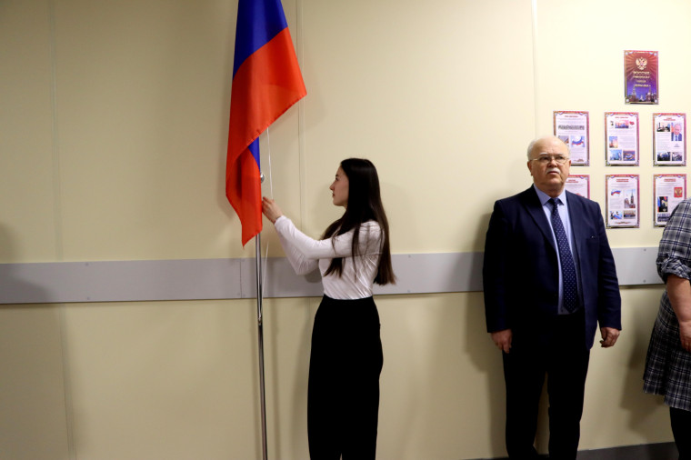 Еженедельная общешкольная линейка.