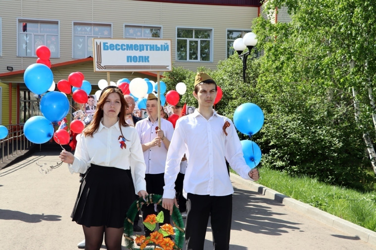Плечом к плечу: мир встретил 80-ю годовщину Победы в едином строю.
